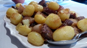 Rojões de porc avec pommes de terre