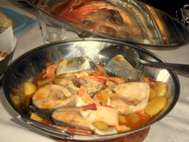 Cataplana de poisson bar (robalo) avec crevettes